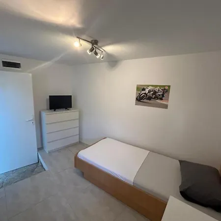 Family House Aldo - Family House With Four Bedrooms And Sea View Semesterbostad Rogač