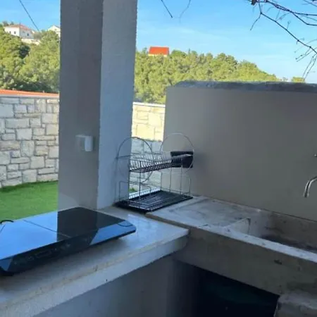 Semesterbostad Family House Aldo - Family House With Four Bedrooms And Sea View Rogač