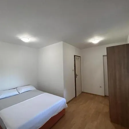 Family House Aldo - Family House With Four Bedrooms And Sea View Semesterbostad *