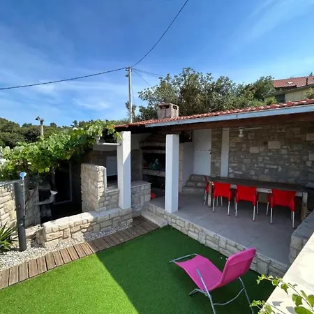 Family House Aldo - Family House With Four Bedrooms And Sea View Holiday home *