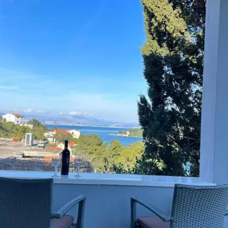 Holiday home Family House Aldo - Family House With Four Bedrooms And Sea View Rogac